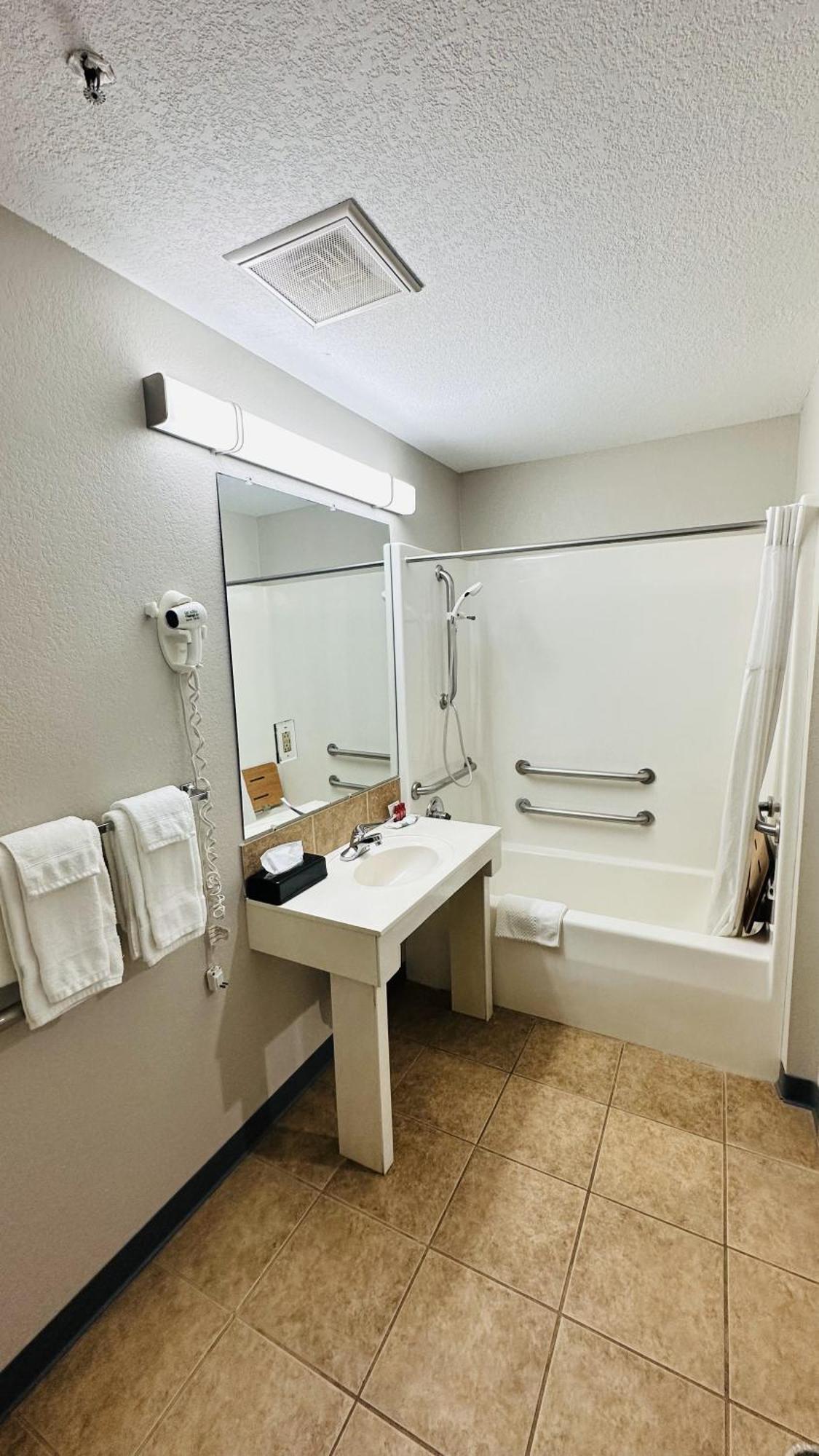 Days Inn & Suites By Wyndham Wynne Quarto foto
